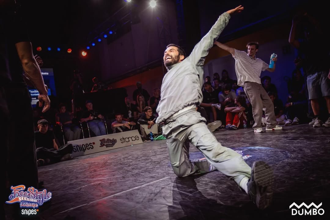 Bboy Poter מבצע ריקוד ביבוי